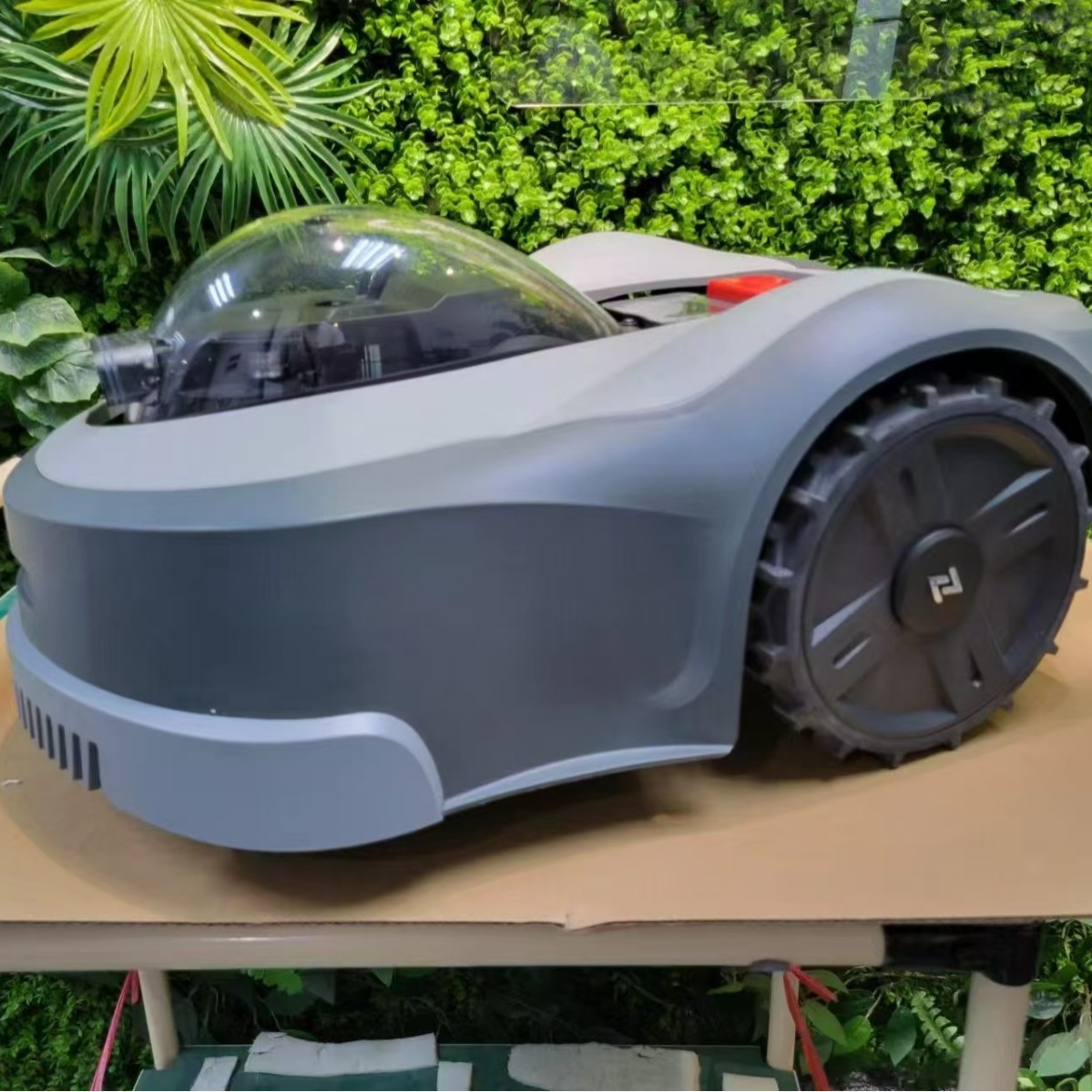 工厂研发 无边界全景视觉RTK庭院电动智能割草机器人无线除草机