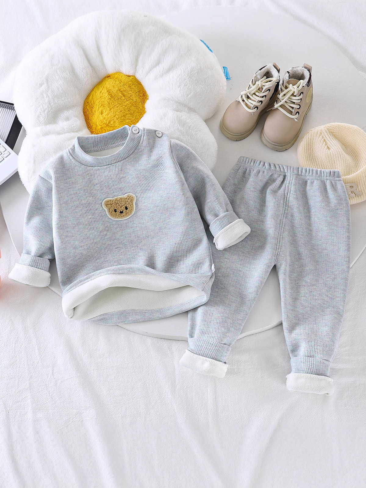 Invierno de ropa infantil nuevo engrosado calentamiento de cuello medio alto bebé universal camiseta de base otoño invierno para niños engrosados