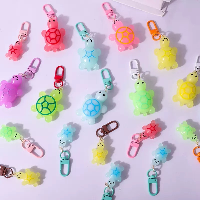 Llavero con colgante de tortuga, lindo muñeco luminoso de tortuga marina colorida, accesorio pequeño para mochila de estudiante, venta al por mayor de fábrica
