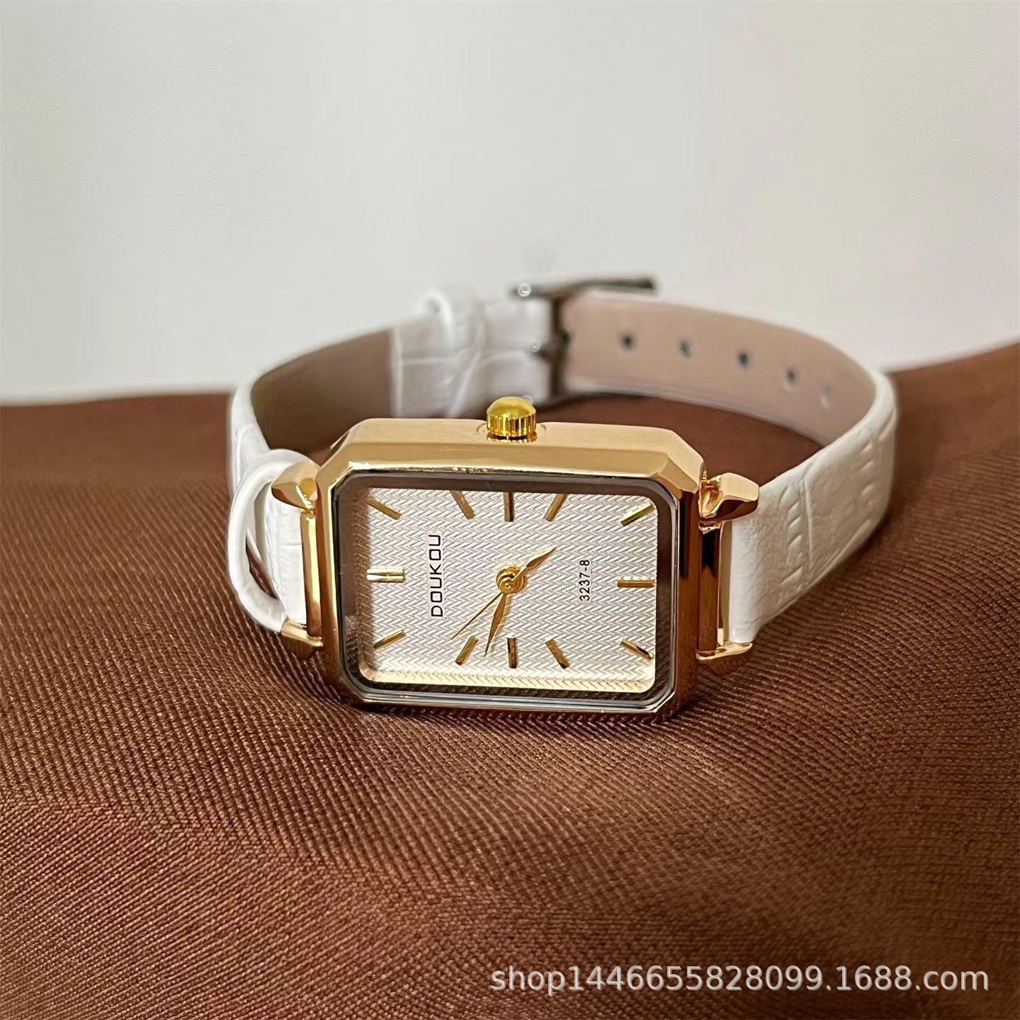 Wholesale New Fashion Hot Style Light Luxury Student Party Ladies Watch Niche Square Watch Women's Belt Cross-Border