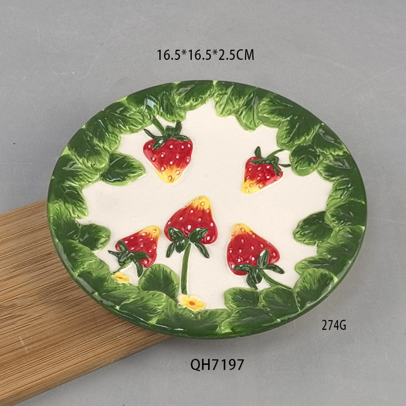Personalizable creativo de alto valor en relieve plato de fresa artesanía de cerámica para el hogar plato de cerámica estilo ins
