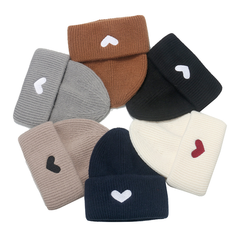 Women's Fashion Heart Shape Eaveless Wool Cap display picture 1