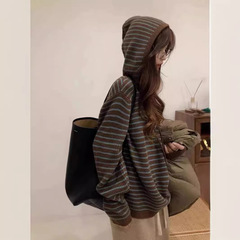 ストライプの帽子のセーターのコートの女性の秋冬の新型のゆったりしている怠惰なニットのデザイン感の韓系の大衆の日本の上着
