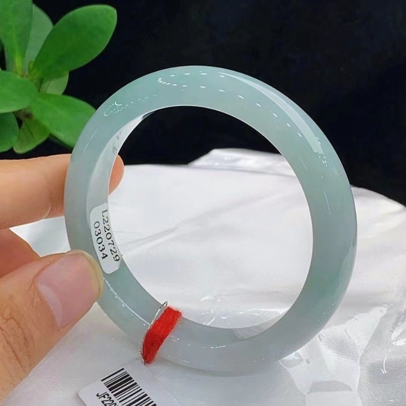 Vòng tay ngọc bích băng tự nhiên Miến Điện màu xanh nhạt trong suốt cao cấp chi tiết 5