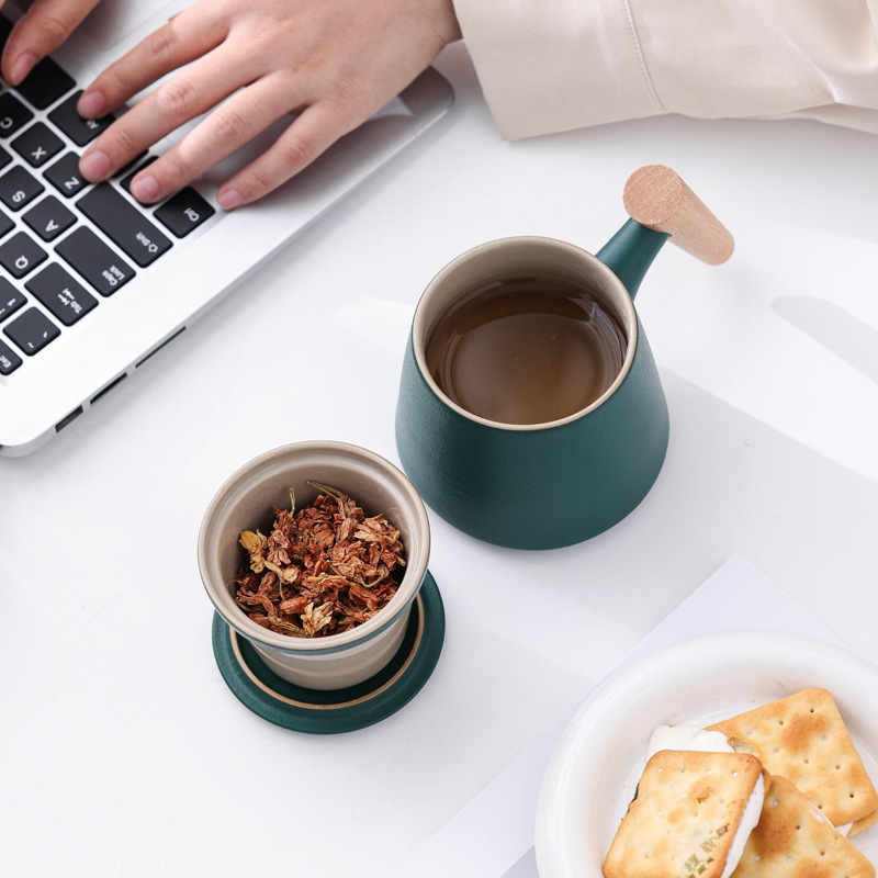 Taza elegante de tres piezas con taza de cerámica con filtro de té con tapa bolso portátil grabado LOGO nombre
