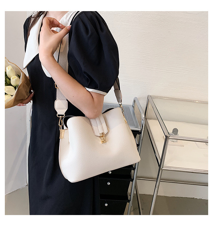 Basic Solid Color Metal Button Bucket Magnetic Buckle Bucket Bag display picture 4