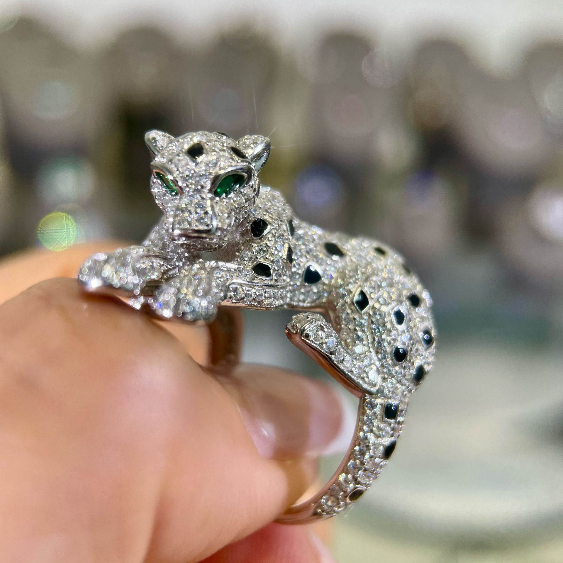 时尚摩登S925银立体精工珐琅釉祖母绿猎豹子戒指食指高级定指环