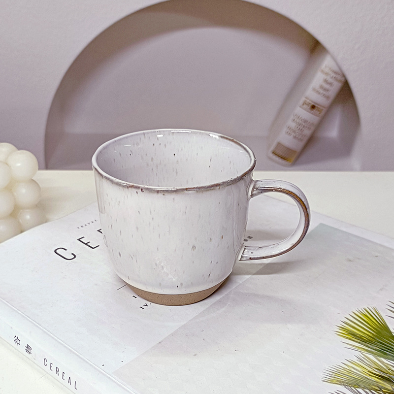 Nuevo estilo europeo taza de café de cerámica retro juego de taza y plato de cerámica exquisita de alta gama taza de té de la tarde de alto valor al por mayor