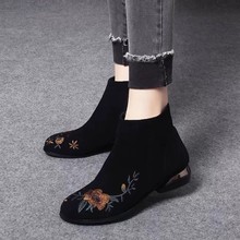 2024秋冬复古民族风绣花女短靴布鞋冬季加绒棉鞋侧拉链加绒女短靴