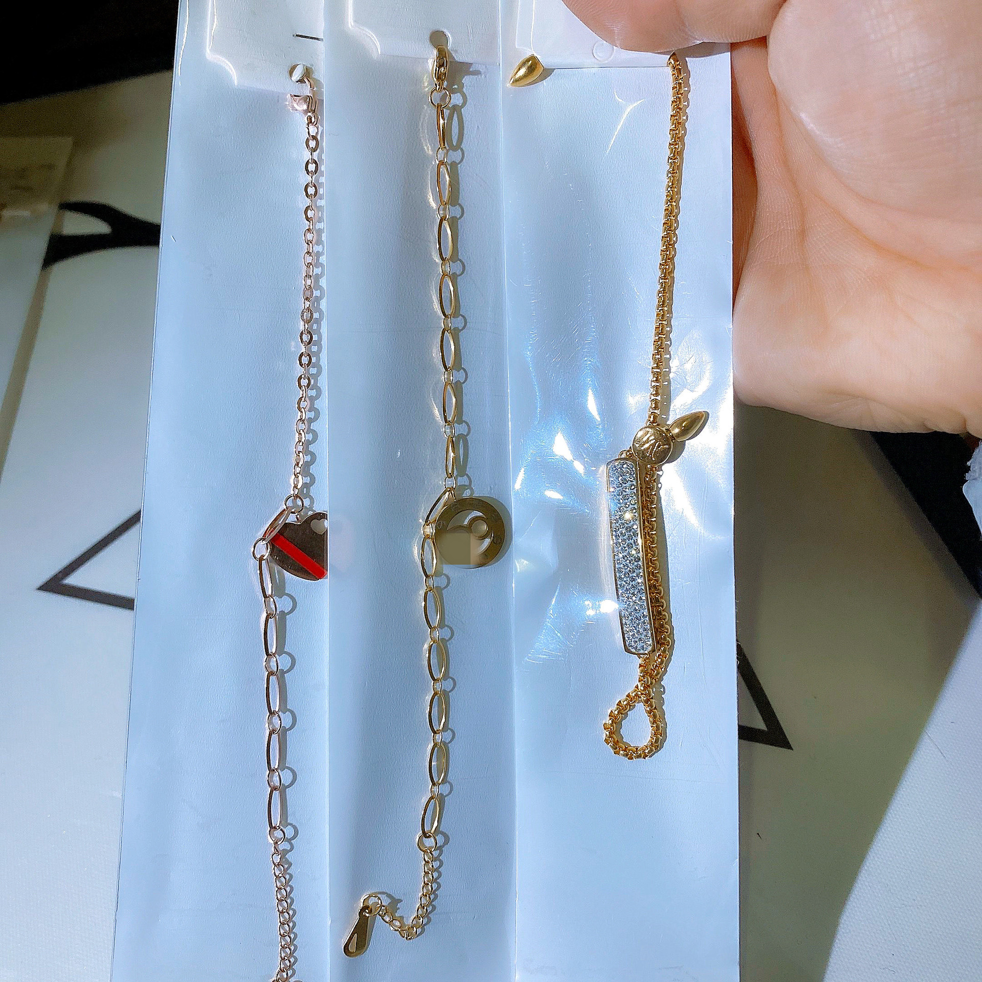 21BEF75E9CE442FA3C9A3C0311D075