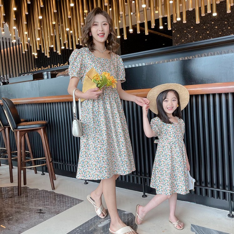 2021 A summer With children Floral skirt Female Women Short sleeved Dress Korean Edition fashion One piece On behalf of