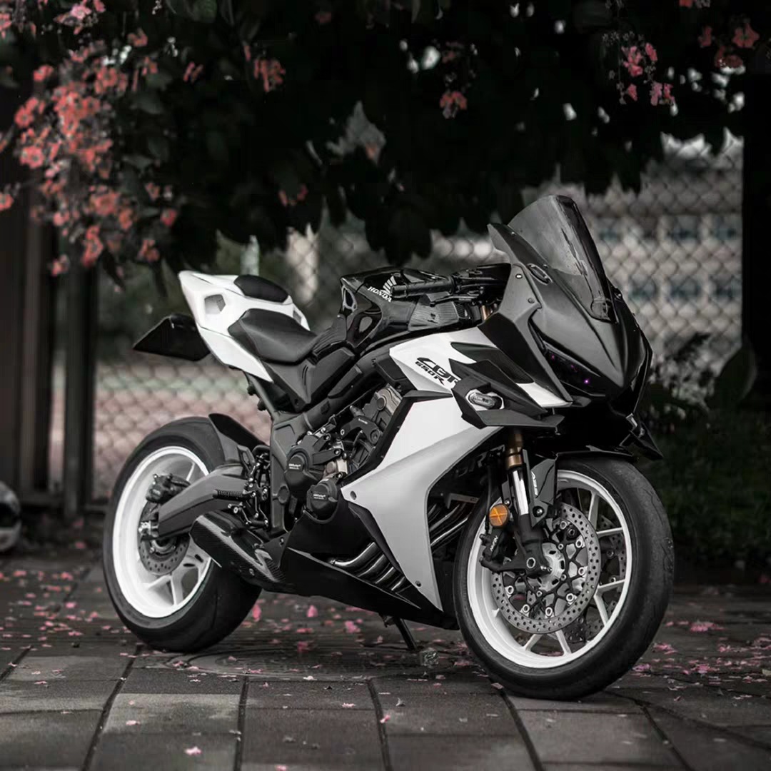 Suitable for Honda CB/CBR650R 2019-2023 modified 3.5 generation passenger-capable rear hump white blank three-piece set