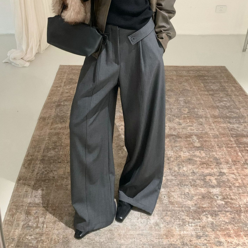 Autumn TOP European-style Guangzhou Thirteen-Line casual pants with meticulous details, a steady and durable design, and an asymmetrical diagonal buckle 20271 Autumn TOP European-style Guangzhou Thirteen-Line casual pants with meticulous details, a steady and durable design, and an asymmetrical diagonal buckle 20271