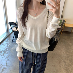 纯欲白色v领露锁骨长袖针织衫女2025秋季薄款慵懒宽松打底衫上衣