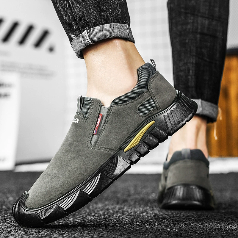 Рабочая обувь на строительной площадке