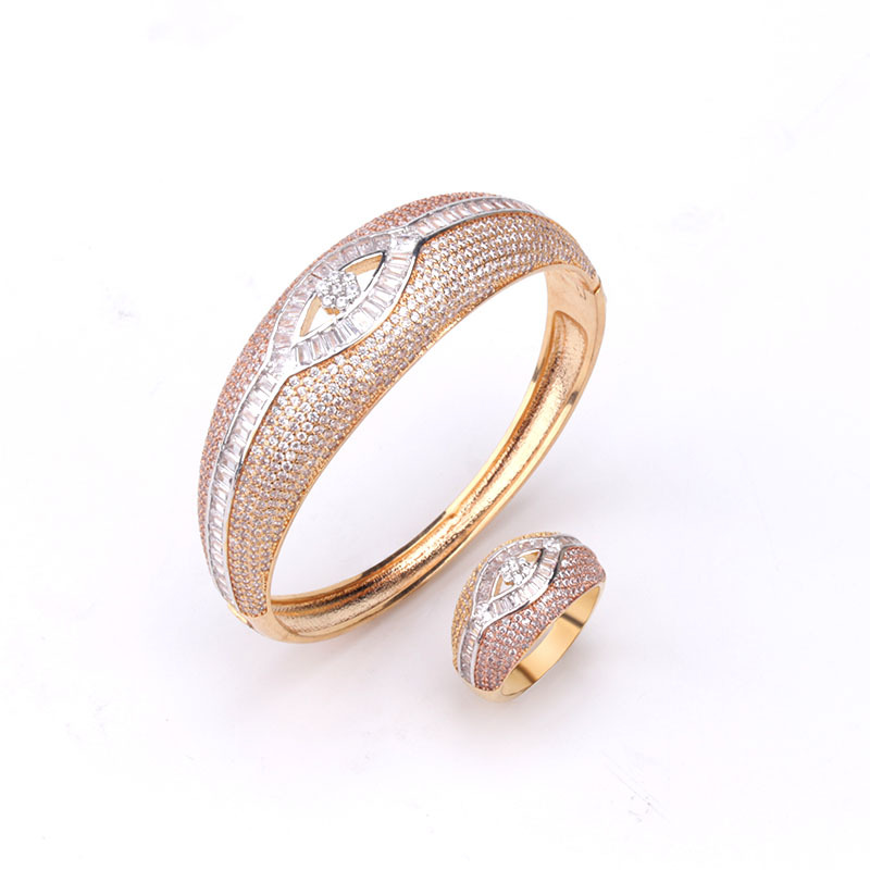 bracelet with zircon