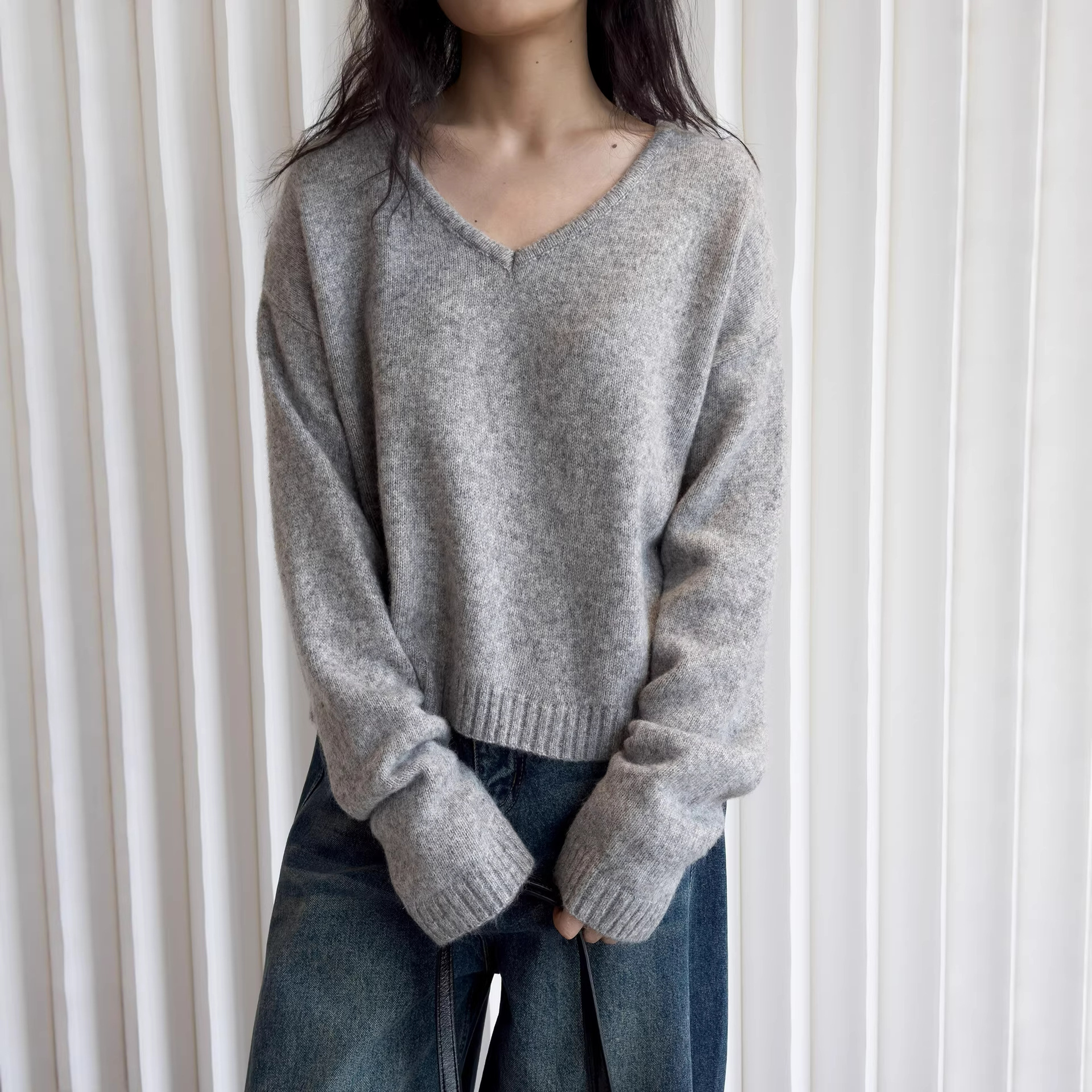 叙漫早春新款韩版简约慵懒风大V领羊毛毛衣宽松廓形佰搭上衣女
