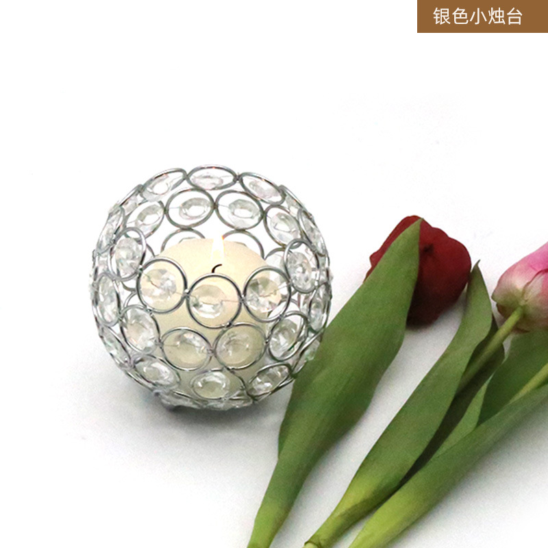 Ins abierto retro pequeño candelabro estilo europeo antiguo a la luz de las velas mesa de comedor en casa decoración del dormitorio accesorios de la foto