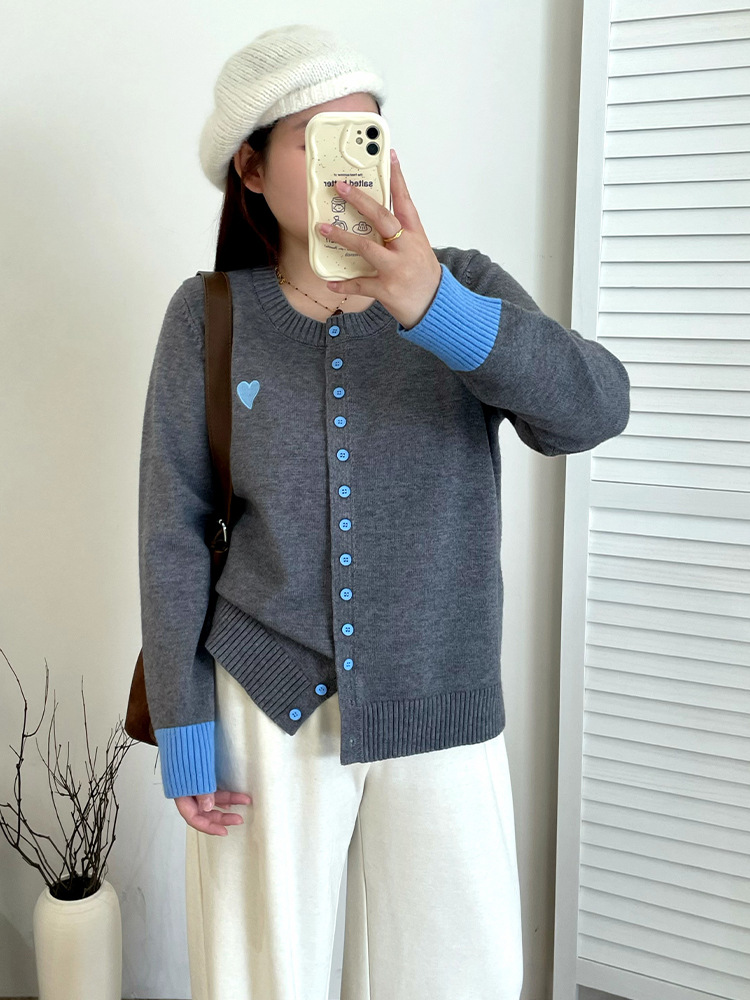 Plus-size women's color-blocking long-sleeved top, embroidered heart-shaped coat, winter 2025 knitted cardigan for chubby girls, 23255