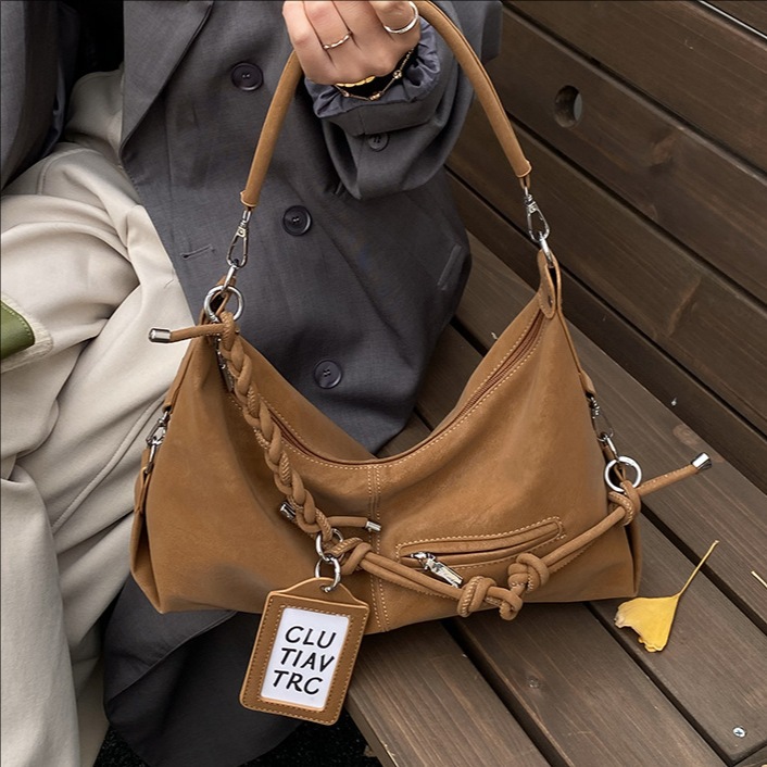 Bolsa de viaje transfronteriza de gran capacidad para mujeres 2025 nuevo estilo coreano de hombro casual bolso de brazo de alto nivel sensación de mochila