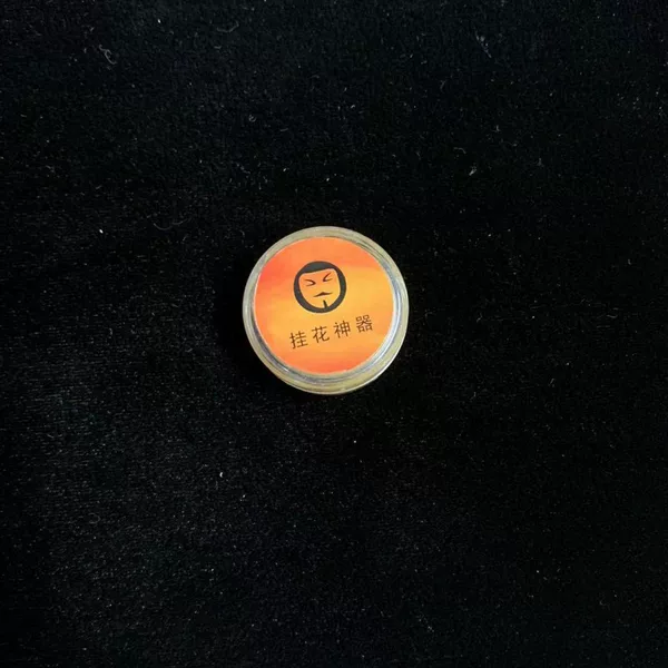 Yellow fingerprint cream mark cream fingerprint note