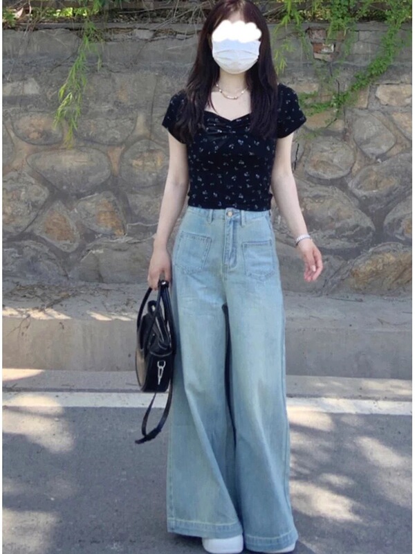 2025 新しい夏の黒の V ネック右肩花柄半袖 Tシャツ女性の韓国スタイル痩身超ショートトップ|undefined