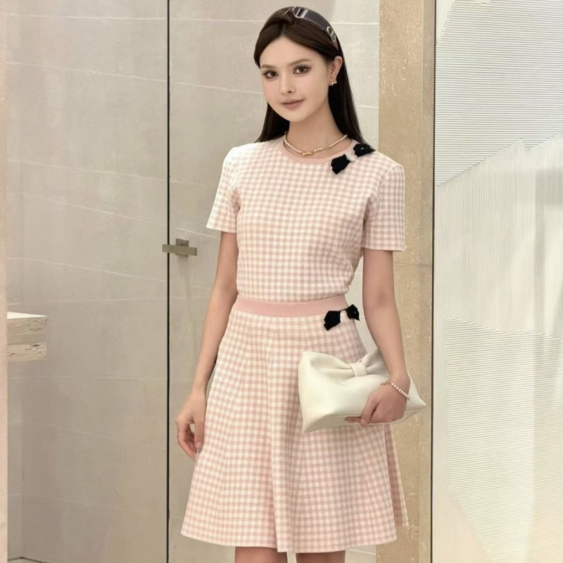 D Brand Socialite 26 Spring/Summer Elegant Slim-Fit Houndstooth Short-Sleeve Knit Top + Skirt Two-Piece Set for Women in Stock
