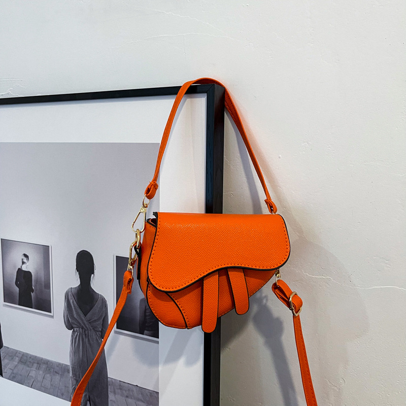 Kleines Nischendesign für Frauen 2024 neuer Sommer minimalistischer Crossbody, einzelne Schulter, Unterarmtasche, modische Textur_voghion.com