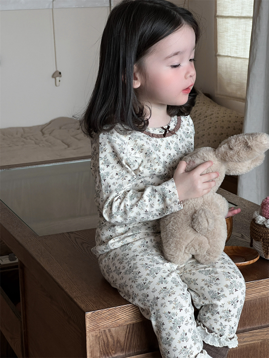 Set de otoño infantil coreano ropa infantil ropa de bebé niñas flores trituradas set de ropa para el hogar otoño invierno abrigo de pijamas