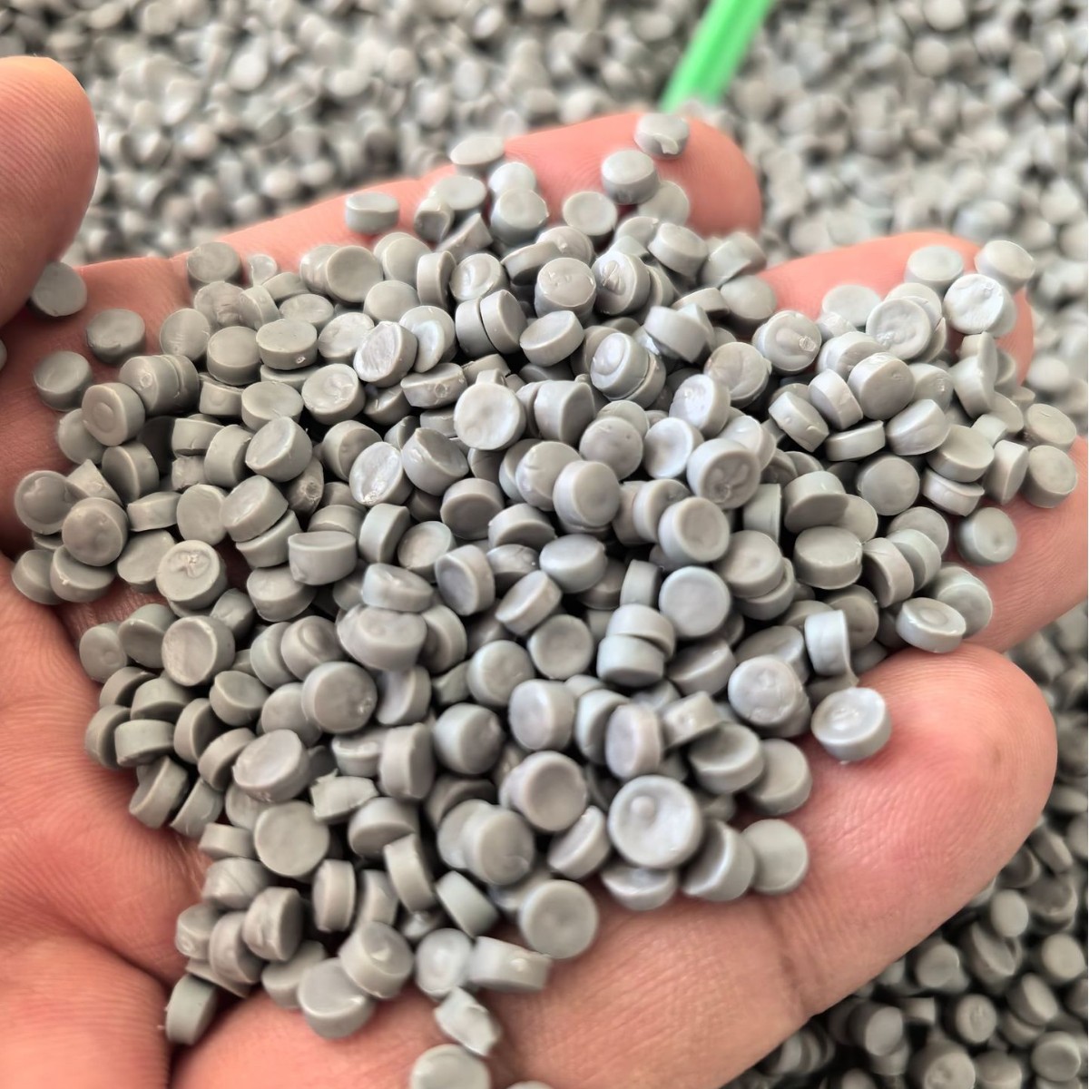 阿迪郎达克椅 灰色HDPE再生颗粒 抗冲击强度高 耐-40℃～80℃温差