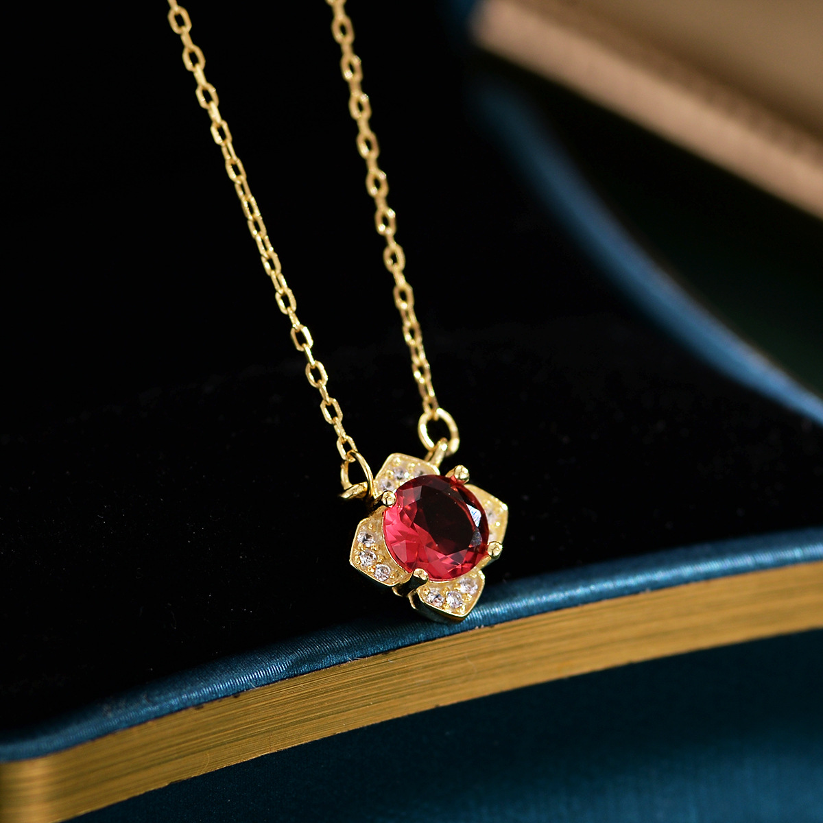 Sophisticated red stone inlay with zircon