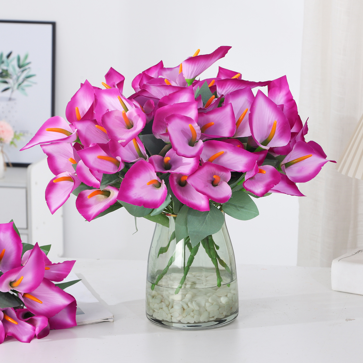 Ramo de calas artificiales de tallos múltiples Flores de seda Arreglos florales artificiales Flores decorativas para el salón de casa Accesorios para fotografía