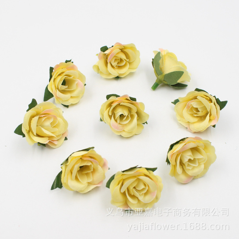 レトロなバラの花の頭をシミュレーションします。|undefined