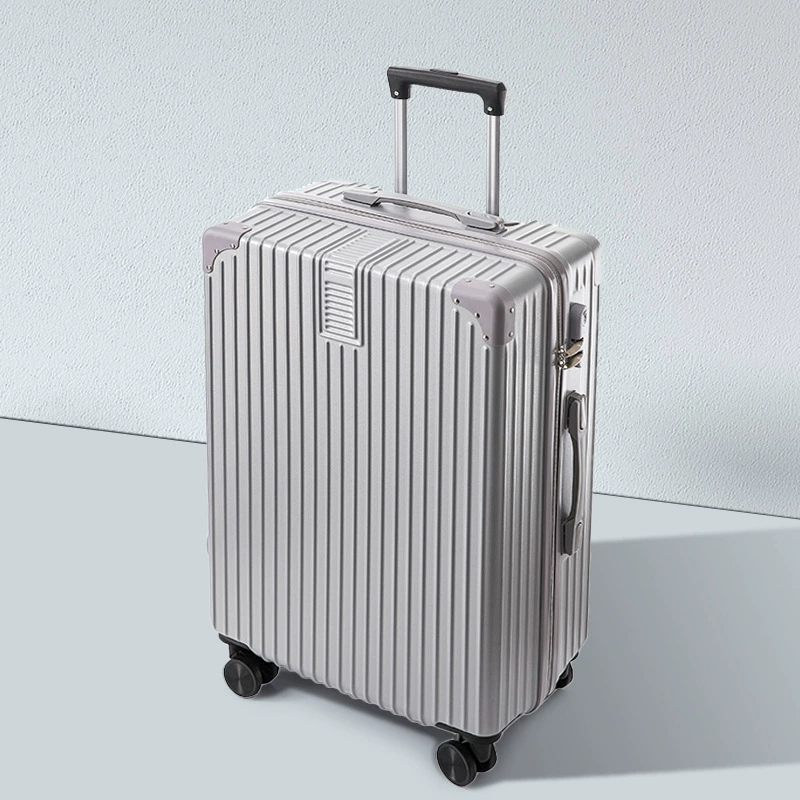 Capacious suitcase, durable box with zipper
