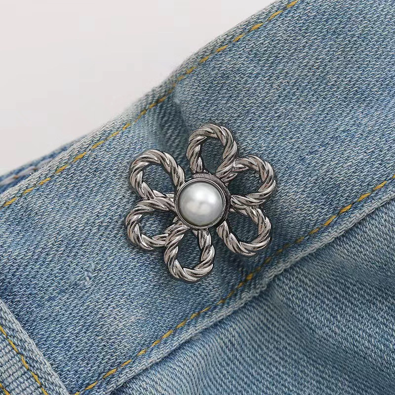 Six-Petal Flower Waist Clip, Decorative Skirt Buckle, Detachable Seamless Design, Pearl Center