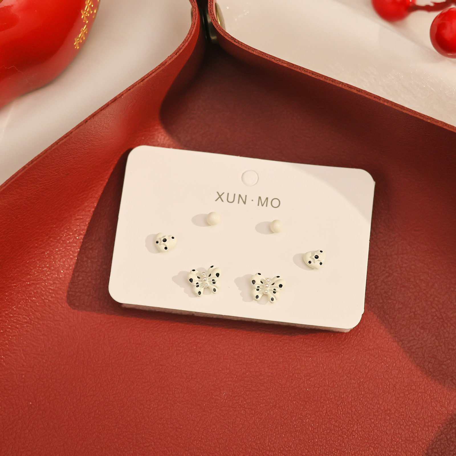 Juego de pendientes de aguja plateados, sencillos y compactos para mujer, pendientes geométricos en forma de corazón, bonitos, dulces y versátiles, venta al por mayor para puestos de mercado