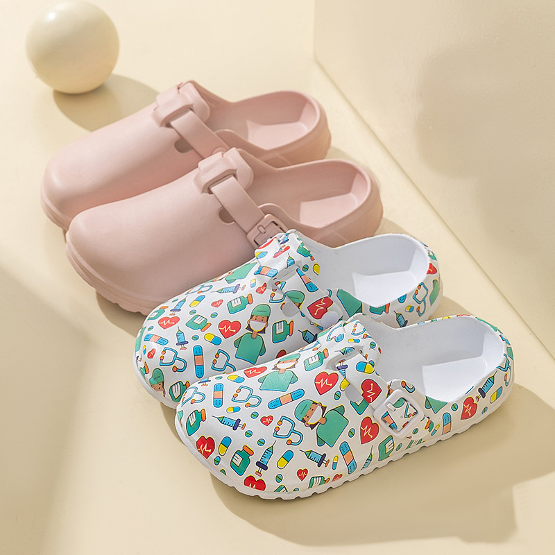 Zapatillas de quirófano al por mayor estudio de laboratorio de hombres punta cerrada zapatos protectores de fondo suave dibujos animados creativos zapatos de moda de mujer enfermera