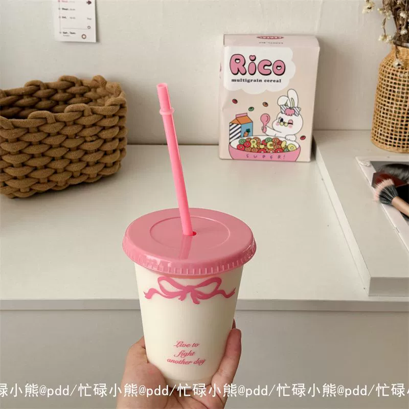 Питейная чашка кофе из пластика с вместительным прозрачным straw, утолщённая