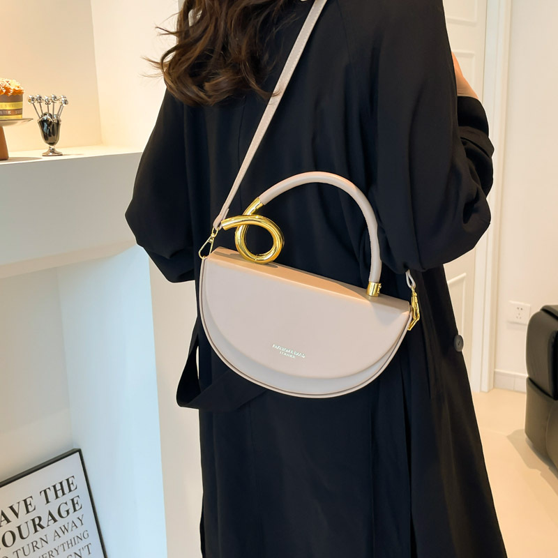 High-end Designer Saddle Bag Versatile Women's Shoulder Handbag_voghion.com