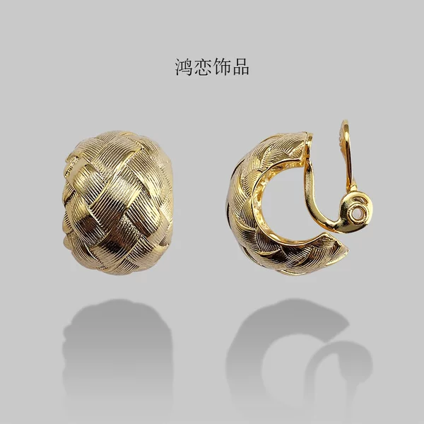 Stylish woven brushed C-ring ear clips, light luxury and high-end feel, minimalist style earrings, elegant and versatile for women