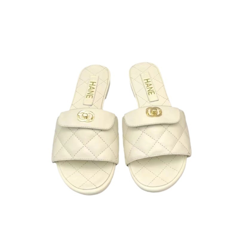 2025 verano nuevo estilo temperamento de cuero pequeño fragancia rombo hebilla de metal fondo plano con sandalias casuales de punta abierta mujer