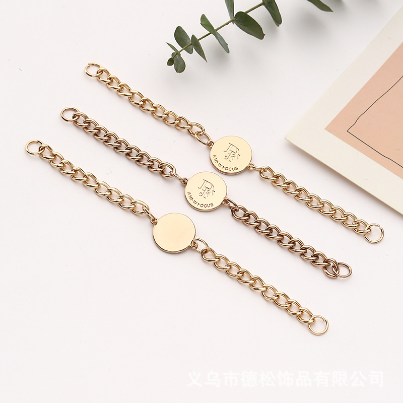 定 做带孔手缝电镀牌服装铭牌商标锌合金属链条字母logo小吊牌