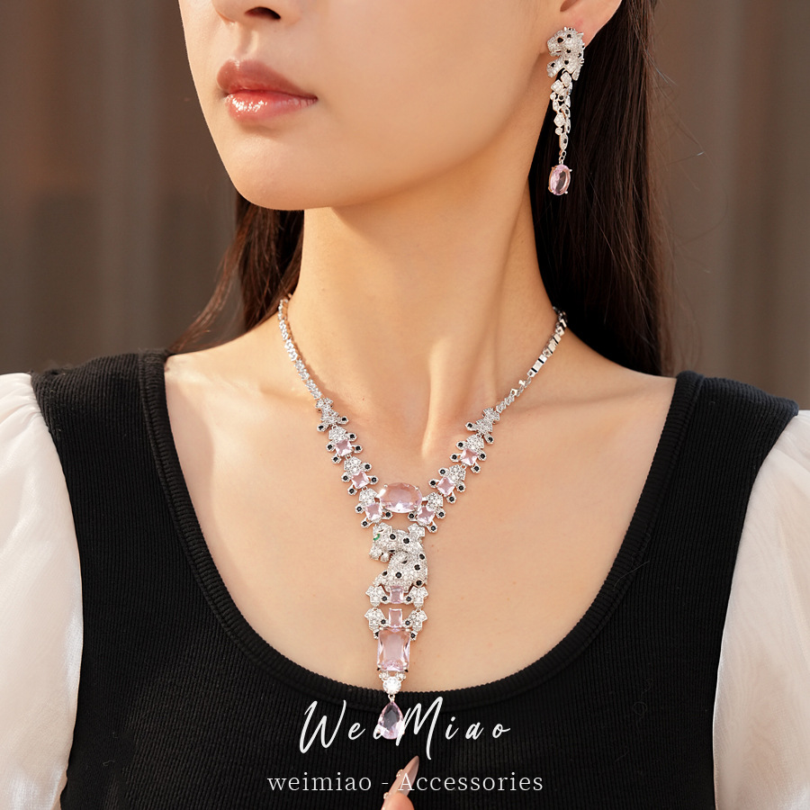 Corte exquisita zircon leopardo collar de hebilla cuadrada ligera de lujo nicho cadena de clavícula personalidad temperamento conjunto de joyas