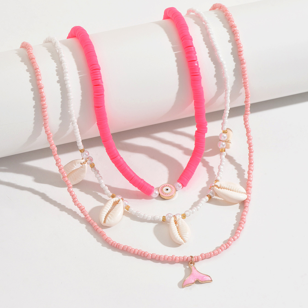 Colar em camadas estilo boho com pingente de coração e concha_voghion.com