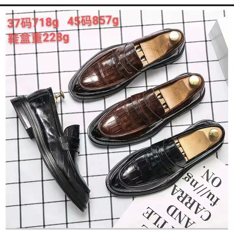 Осенние мужские ножки коричневые кожаные туфли