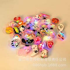 国境を越えた新しい洞靴アクセサリーPVC靴花靴ボタンLEDフラッシュガーデン靴漫画装飾品スポット