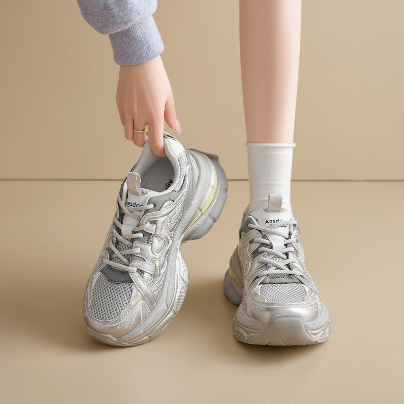 Zapatos de la mujer 2025 nuevo estilo de primavera retro casual pequeño hombre ligero zapatos deportivos