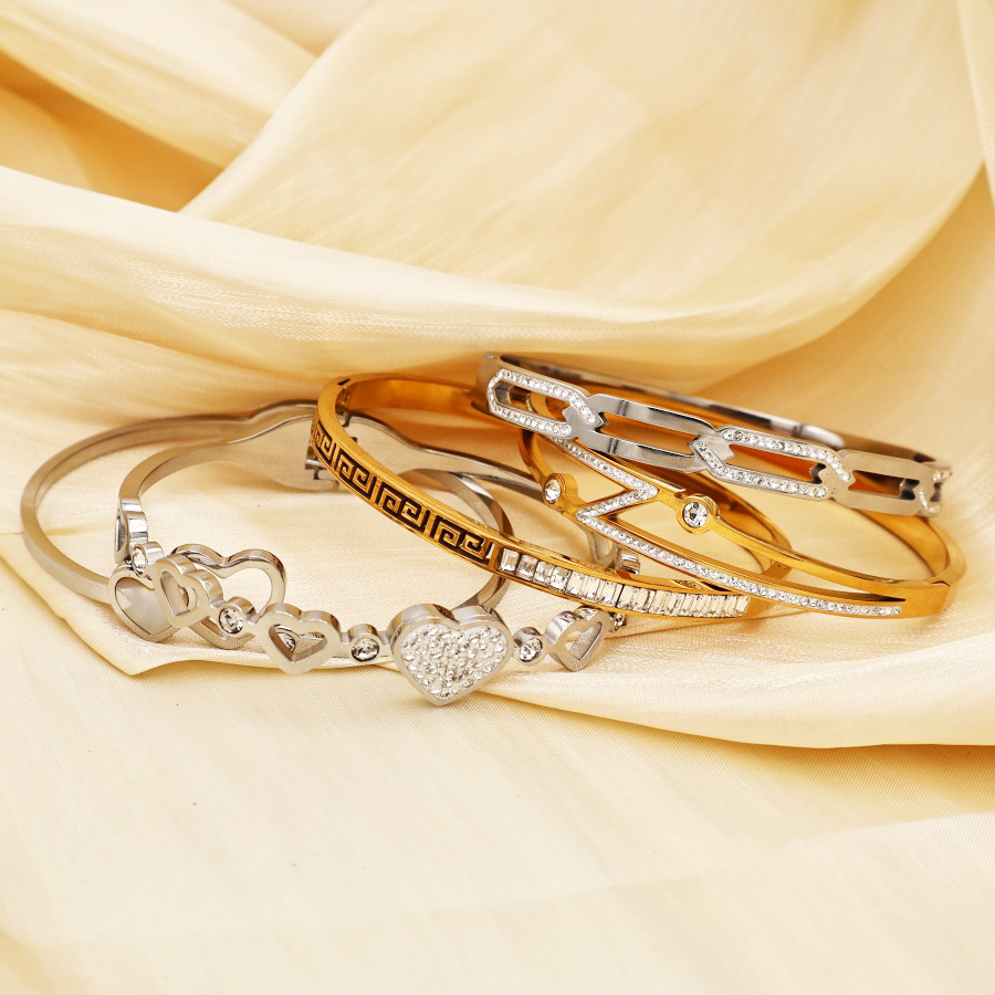 Forme De Cœur Rétro Style Classique Plaqué Or 18K Acier Inoxydable 304 Diamant Artificiel Bracelet En Masse display picture 6