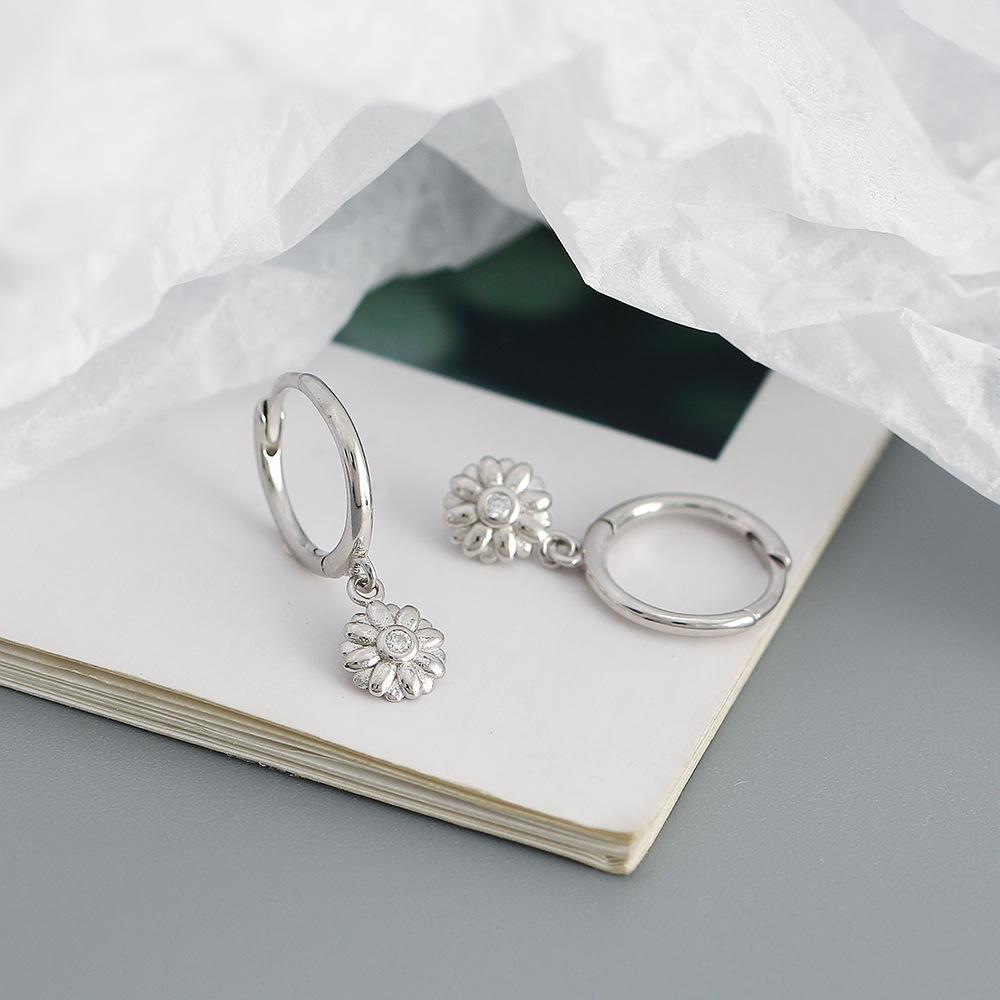 Sucré Fleur Argent Sterling Des Boucles D'oreilles Placage Zircon 925 Argent Boucles D'oreilles display picture 3