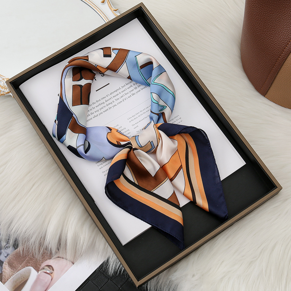 Primavera y otoño nuevo estilo francés bufandas de seda vintage moda bufandas de seda cuadrada versátil 70 cadena de seda simulada bufandas pequeñas damas sensación de alto nivel